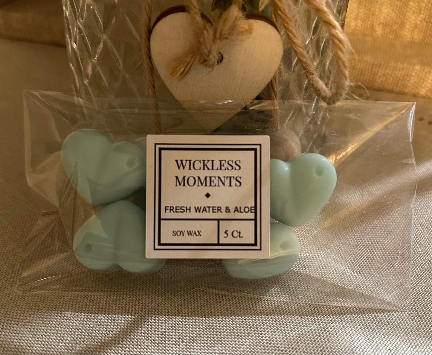 Fresh Water & Aloe Soy Wax Heart Melts 5ct.